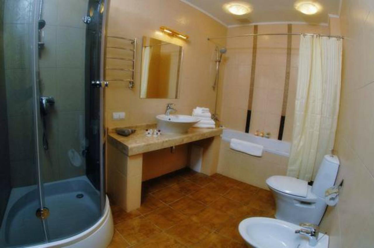 Royal Hotels And Spa Resorts Promenad Truskavets Ngoại thất bức ảnh
